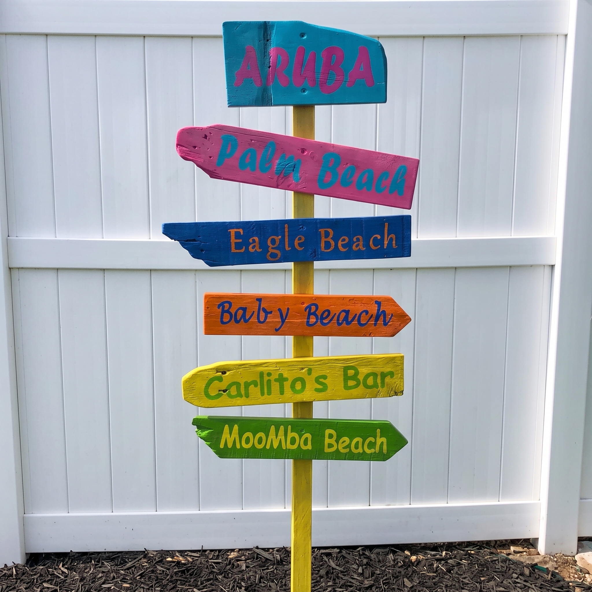 A customised Aruba sign reading Carlito's Bar and MooMba Beach