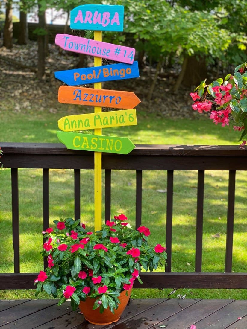 A customised Aruba sign reading Townhouse #14, Pool/Bingo, Azzurro, Anna Maria's and Casino